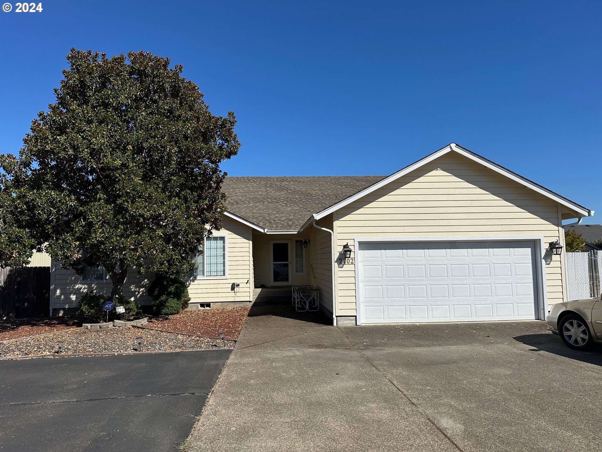 Golfview Ave, Sutherlin, OR 97479