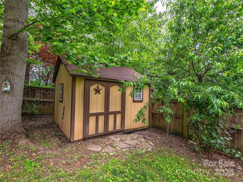 4 Alsatian Ln, Asheville, NC, 28805-7905 | Card Image