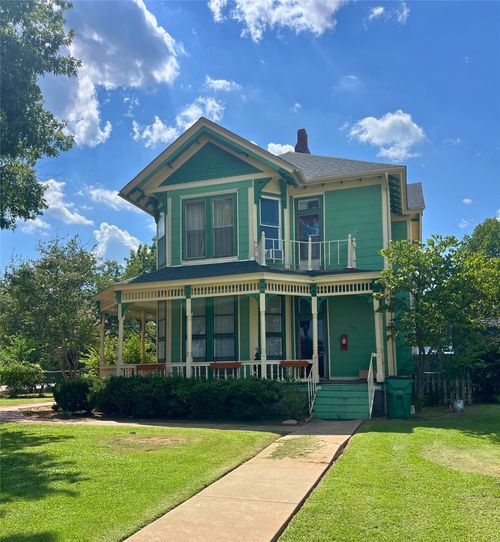 213 S Pecan St, Henrietta, TX, 76365-3307 | Card Image