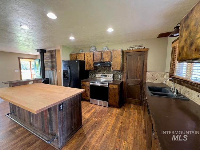 13974 Rustic Rd, House other with 3 bedrooms, 2 bathrooms and 3 parking in McCall ID | Image 6
