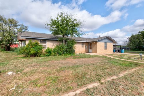 218 N Oak St, Trent, TX, 79561-4171 | Card Image