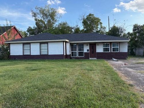5722 Glenhurst Dr, Houston, TX, 77033-2006 | Card Image