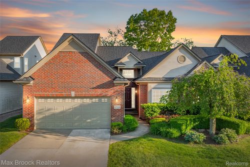 1723 Pine Forest Dr, Commerce Township, MI, 48390-2221 | Card Image