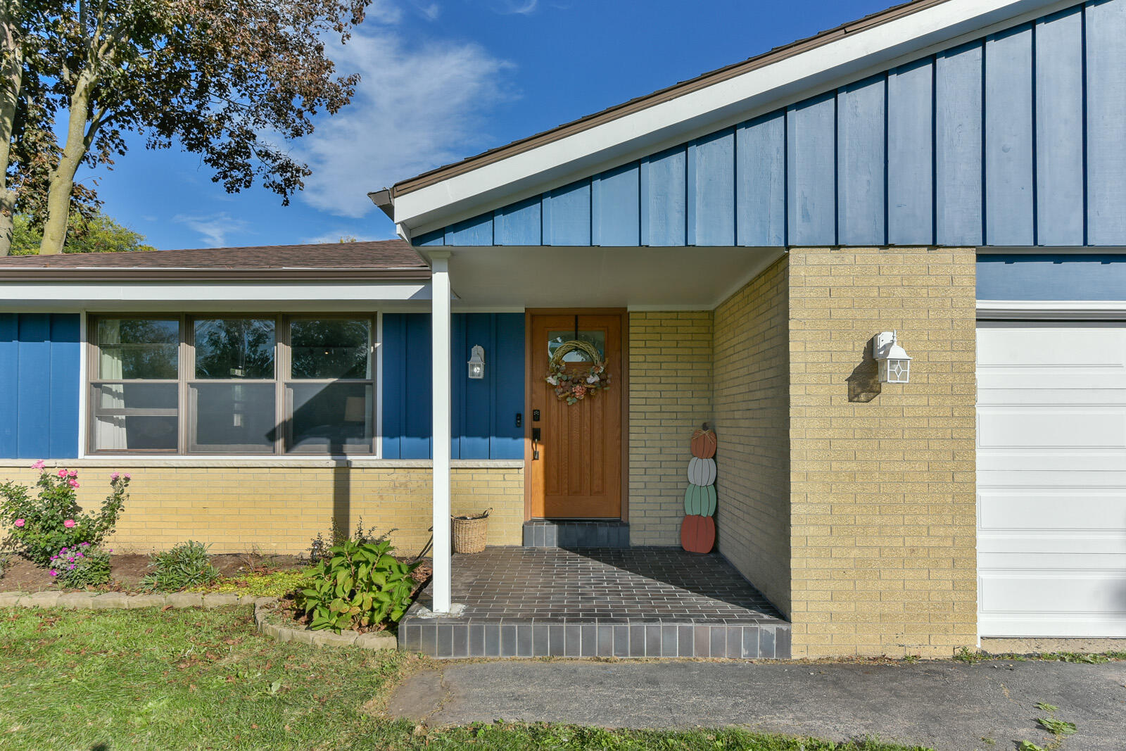 Meachem Rd, Mount Pleasant, WI 53403