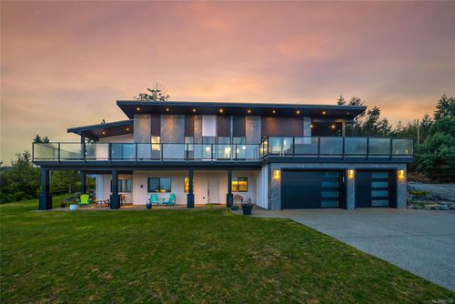 1704 Warn Way, Qualicum Beach, BC, V9K2S3 | Card Image