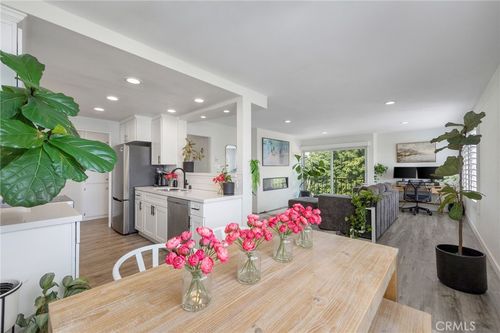 404-100 Loma Ave, Long Beach, CA, 90814-1647 | Card Image