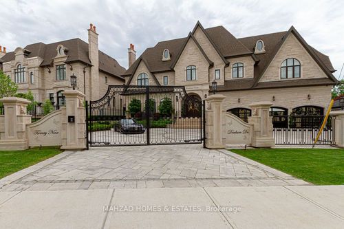 29 Denham Dr, Richmond Hill, ON, L4C6H6 | Card Image