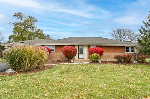 9032 N Regent Rd, Bayside, WI, 53217-1801 | Card Image