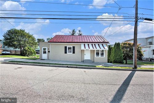 220 S 3rd Ave, ROYERSFORD, PA, 19468-2501 | Card Image