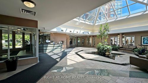 1609-7 Concorde Pl, North York, ON, M3C3N4 | Card Image