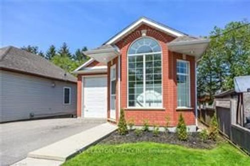 26 Simcoe St, Guelph, ON, N1E3B8 | Card Image