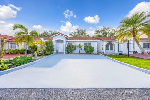 apt-1002-8255 Nw 186th St, Hialeah, FL, 33015-2600 | Card Image
