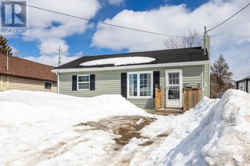 82 Cameron Ave, Sault Ste. Marie, ON, P6B4X2 | Card Image