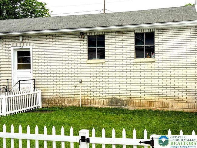 213 E Main St, House other with 4 bedrooms, 2 bathrooms and null parking in Pen Argyl PA | Image 6