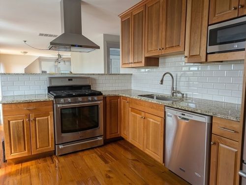 3-7 Weymouth Ave, Boston, MA, 02132-4610 | Card Image