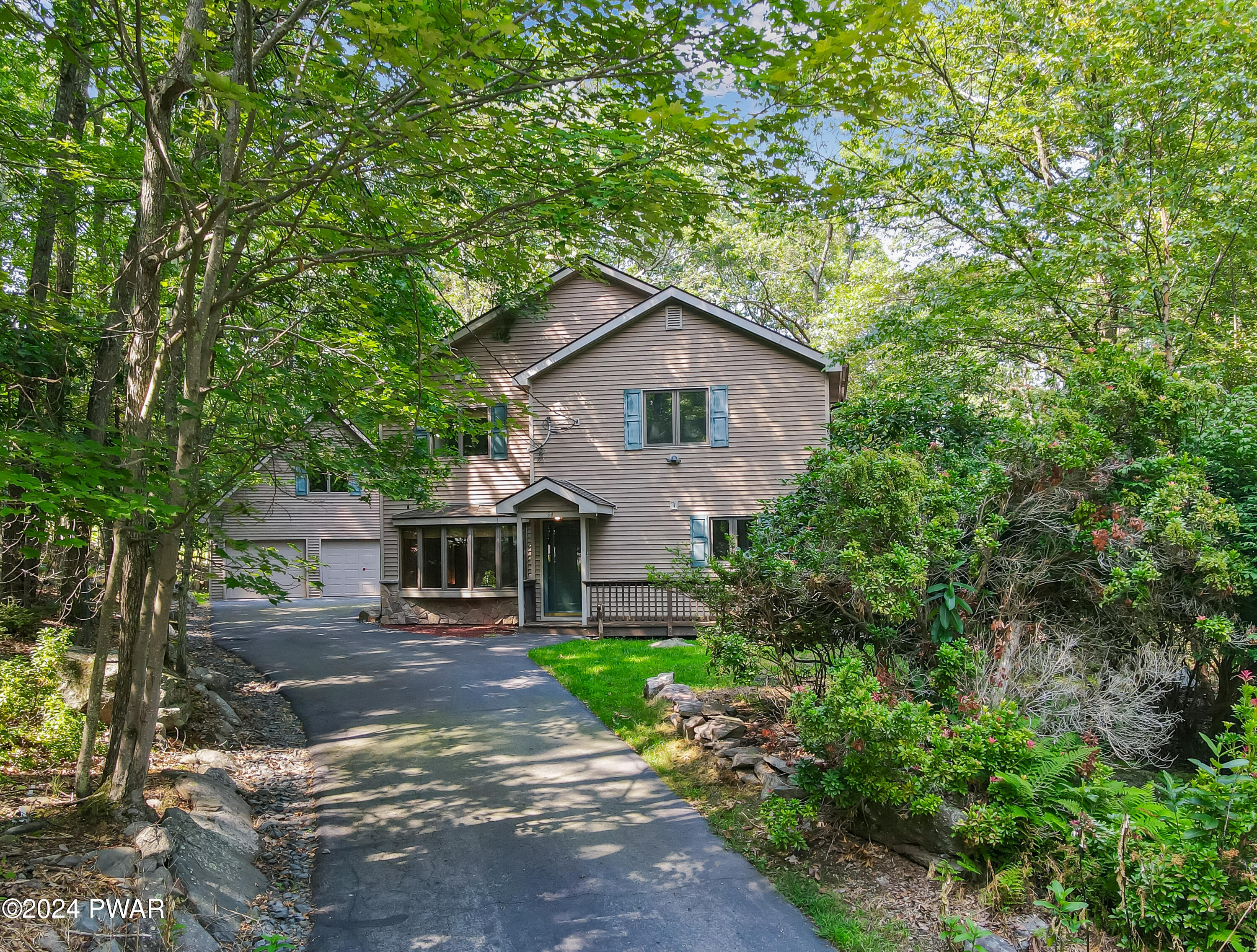 Cove Point Cir, Lakeville, PA 18438