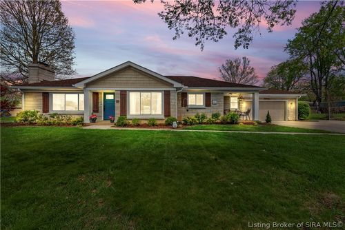 31 Wildwood Rd, Jeffersonville, IN, 47130-6825 | Card Image