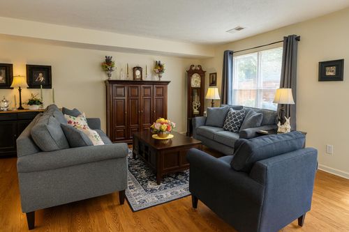 831 W Maxwell St, Lexington, KY, 40508-2525 | Card Image