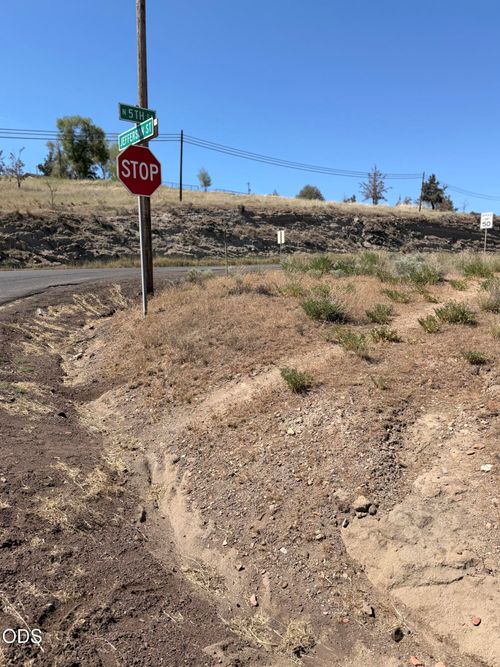 05200 Ne Jefferson Street, Madras, OR, 97741 | Card Image