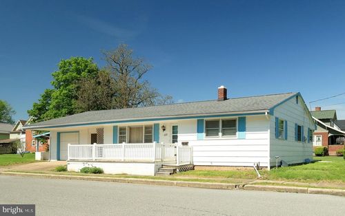 225 Tomb Ave, JERSEY SHORE, PA, 17740-1325 | Card Image