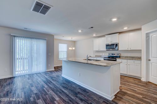 640 Poppleton Dr, Hampstead, NC, 28443-5805 | Card Image