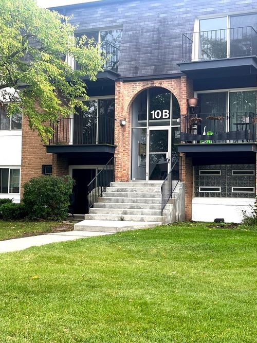 unit-301-10B E Dundee Quarter Dr, Palatine, IL, 60074-1661 | Card Image