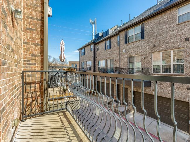 Balcony off Family Room | Image 19