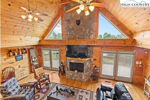 28 Outback Trl, Nebo, NC, 28761-5500 | Card Image