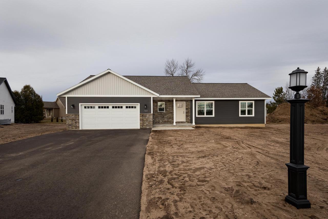 Red Sunset Ct, Plover, WI 54467