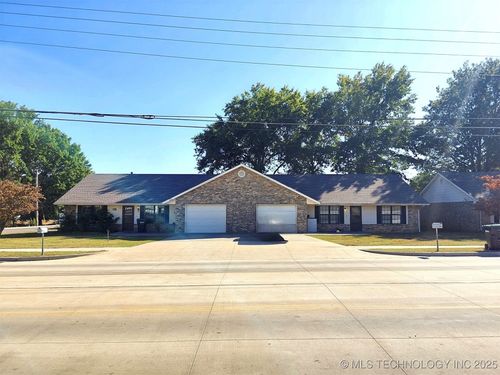 1133 W 4th St, Tahlequah, OK, 74464-7318 | Card Image