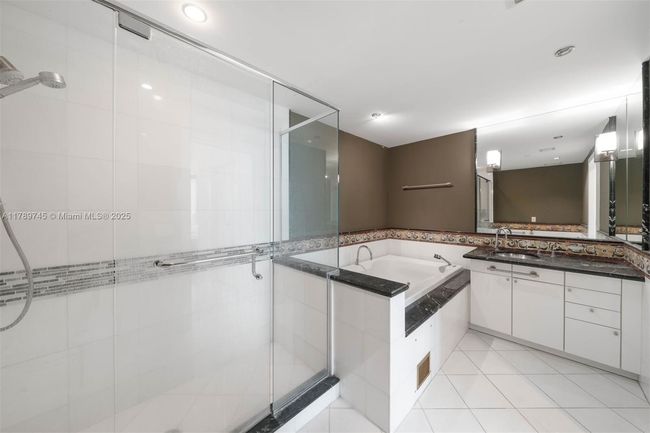 APT-1603 - 520 West Ave, Condo with 1 bedrooms, 2 bathrooms and null parking in Miami Beach FL | Image 18