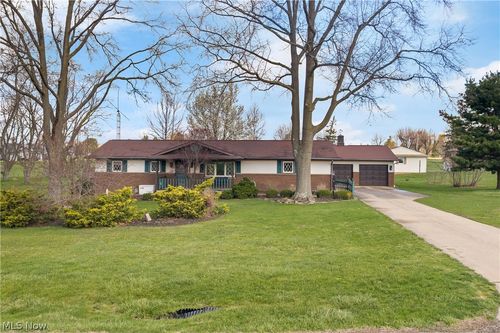 7451 Hahn St Ne, Louisville, OH, 44641-8319 | Card Image