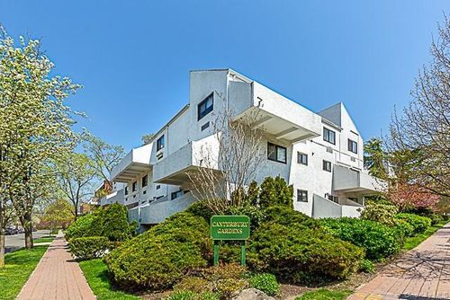 0-21 Canterbury Rd, Great Neck, NY, 11021-2123 | Card Image