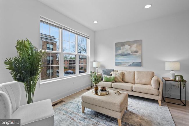 7374 Blade Dr, Townhouse with 3 bedrooms, 4 bathrooms and null parking in FALLS CHURCH VA | Image 4
