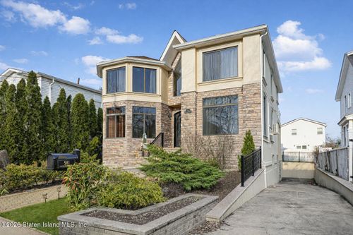581 Rockaway St, Staten Island, NY, 10307-1812 | Card Image
