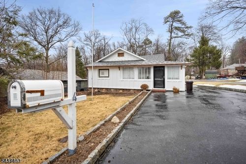 4 Dead End Rd, Newfoundland, NJ, 07435-1201 | Card Image
