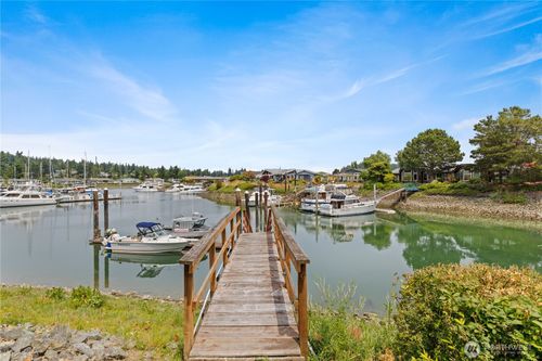 880 Shoshone Dr, La Conner, WA, 98257-9621 | Card Image