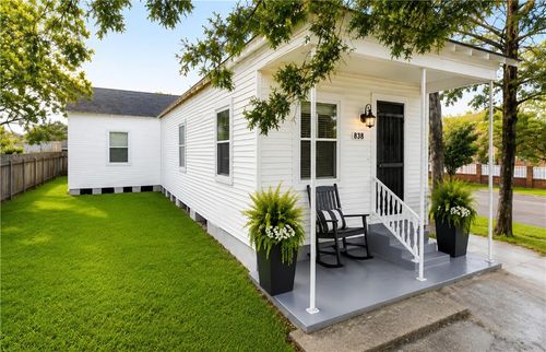 838 Jefferson St, Gretna, LA, 70053-2208 | Card Image