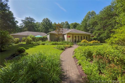 5180 Cherokee Cir Ne, Georgetown, IN, 47122-7375 | Card Image
