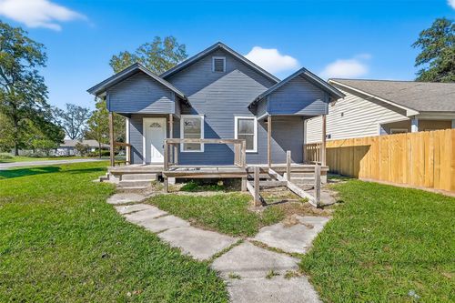 301 E 3rd St, Sweeny, TX, 77480-2551 | Card Image