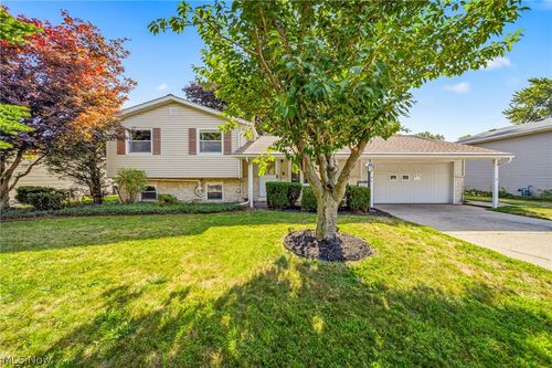 6389 Ambrose Dr, Mentor, OH, 44060-3423 | Card Image