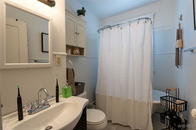 Bathroom in Upper Unit | Image 28