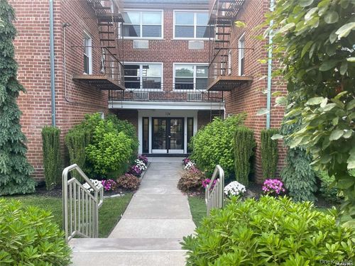 1-ss-111 S Centre Ave, Rockville Centre, NY, 11570-5721 | Card Image