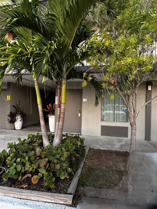 s515-7150 N Tamiami Trl, SARASOTA, FL, 34243-1405 | Card Image