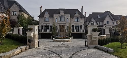 31 Denham Dr, Richmond Hill, ON, L4C6H6 | Card Image