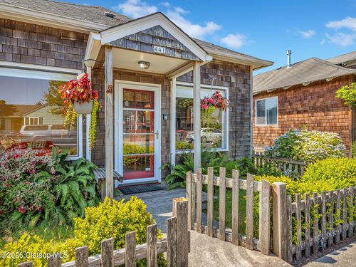 441 12th Ave, Seaside, OR, 97138-6229 | Card Image