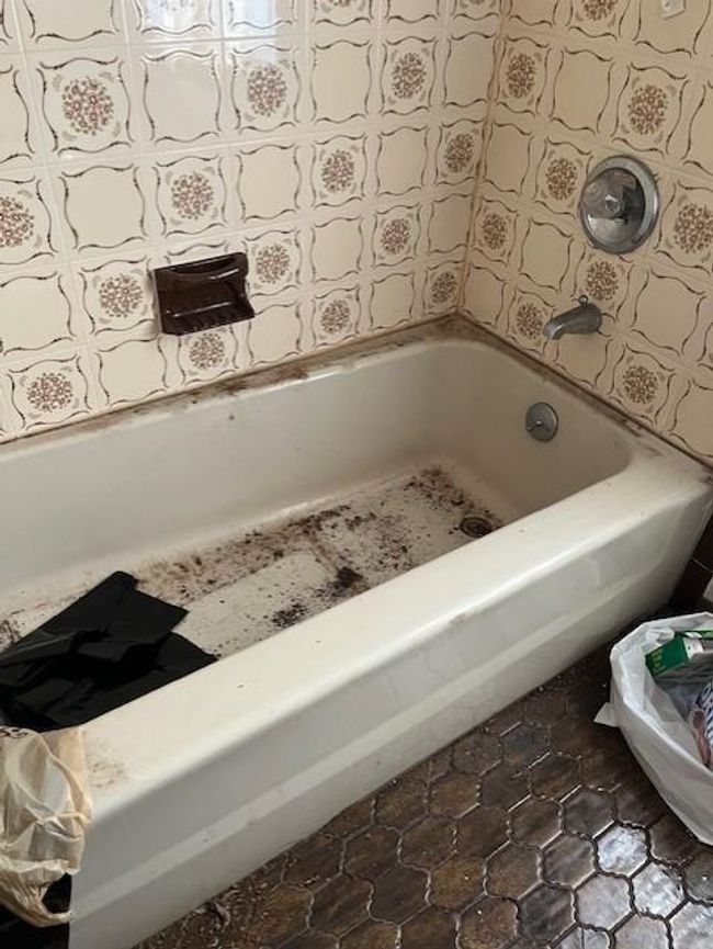 Tub | Image 14