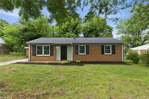 908 Ashe St, Greensboro, NC, 27406-1204 | Card Image