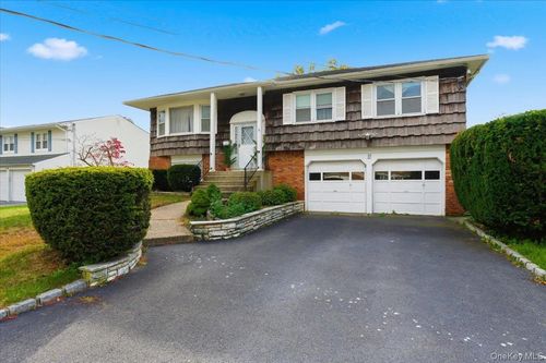 10 Gate Ln, West Islip, NY, 11795-4905 | Card Image