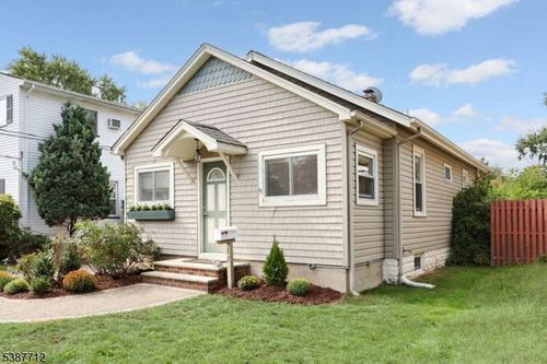 17 4th St, Pequannock, NJ, 07440-1508 | Card Image